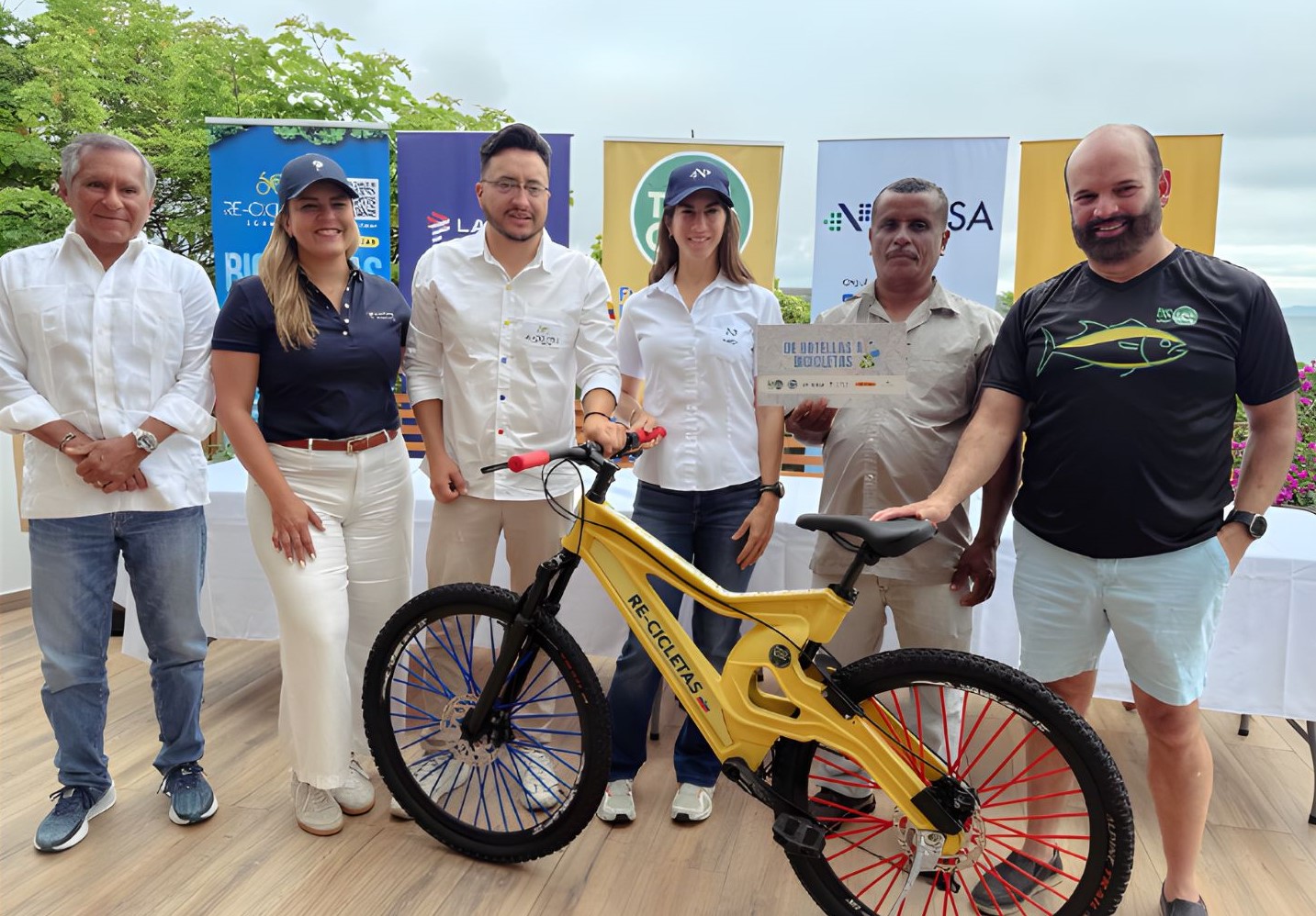 Bicicleta plástico recuperado